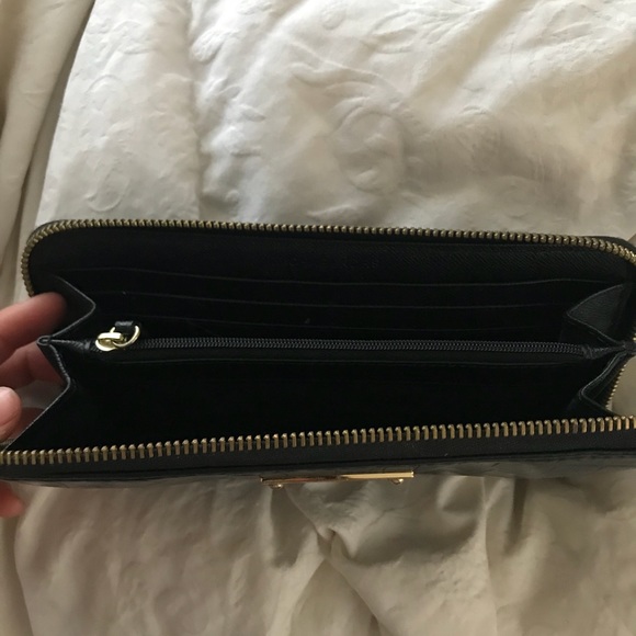 Michael Kors wallet - Picture 2 of 2